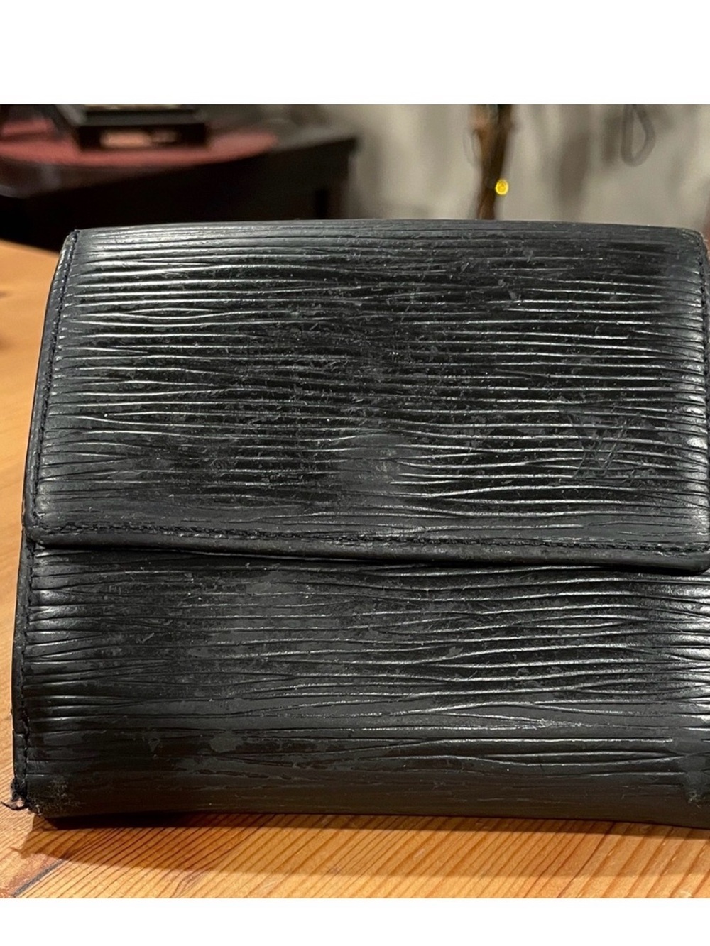Louis Vuitton Men’s Black Epi Leather Wallet • Classic LV Bifold • Card Holder - Picture 10 of 12